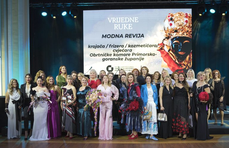 Photo by Petar Kurschner